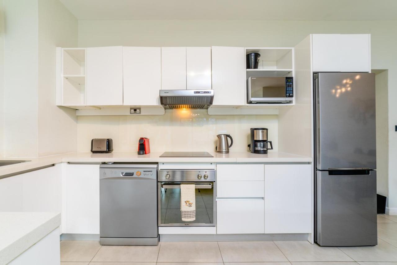 Beachcove Apt No 1 Pereybere Beach エクステリア 写真